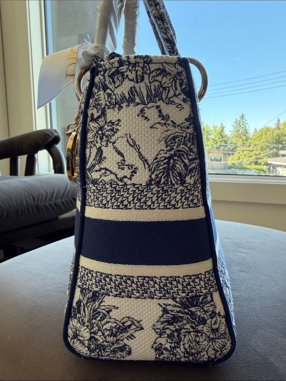 Dior Navy and White Lady Dior medium Embroidered bag. - Picture 2 of 5